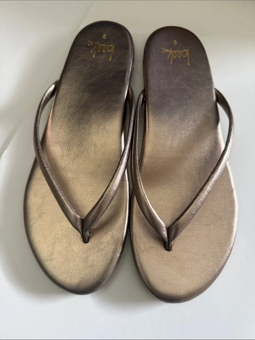 NWT BEEK SUNBEAM METALLIC BRONZE FLIP FLOP SANDAL, SIZE 9